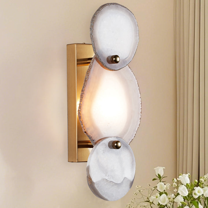 Agate Glow Artistry Sconce: Natural Agate Stone with Organic Glow and Brass Accents for Living Room, Bedroom, or Kitchen Wall Lighting